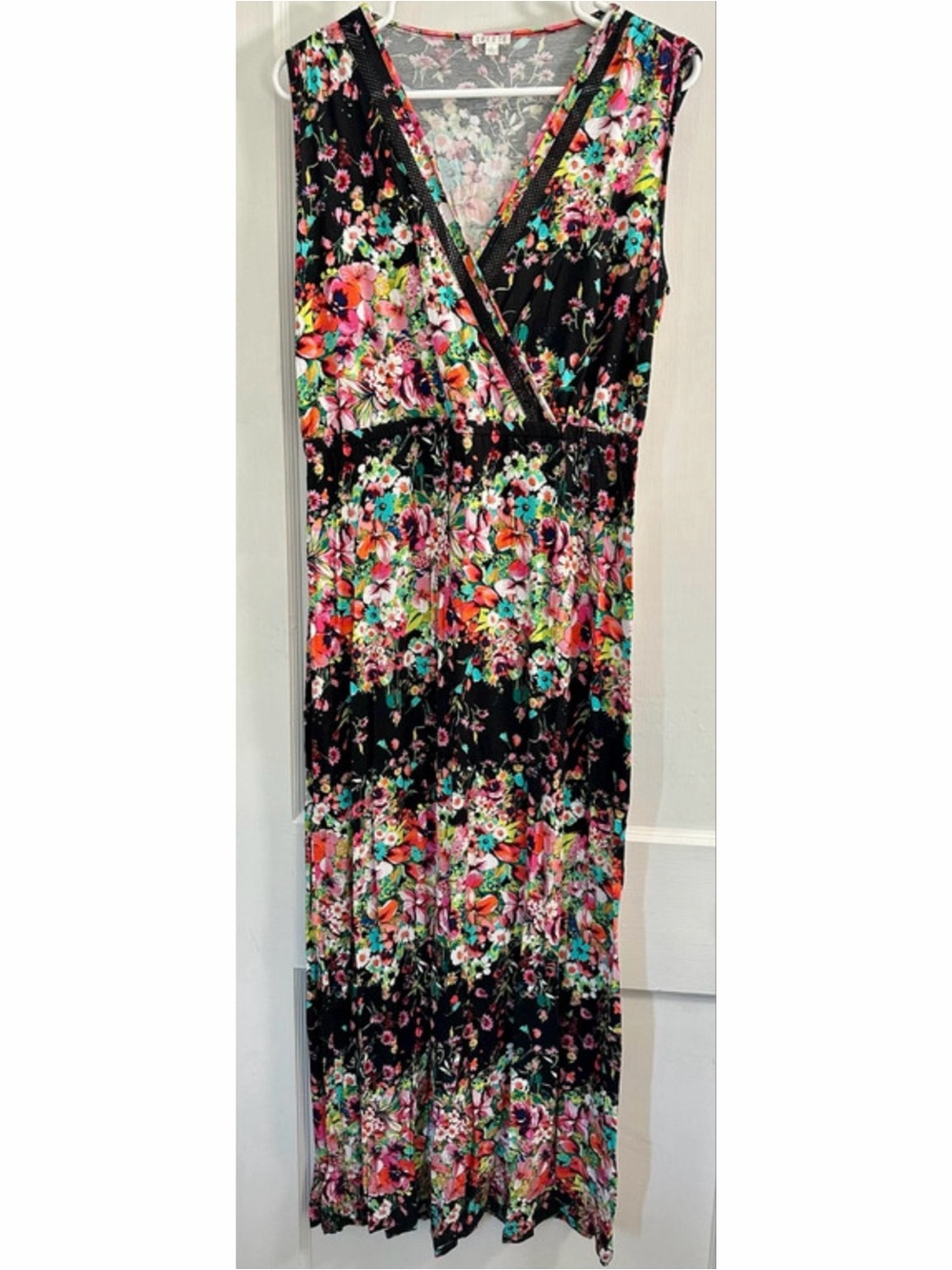Spense Black Floral V-Neck Maxi Dress L
